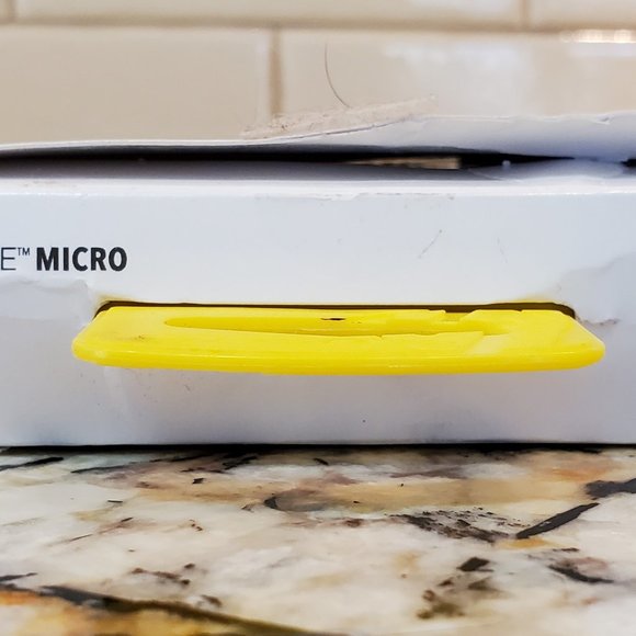 Two (2) Scosche StrikeDrive Micro 12W/2.4A Micro-USB Coiled Car Charger - New - Picture 8 of 8